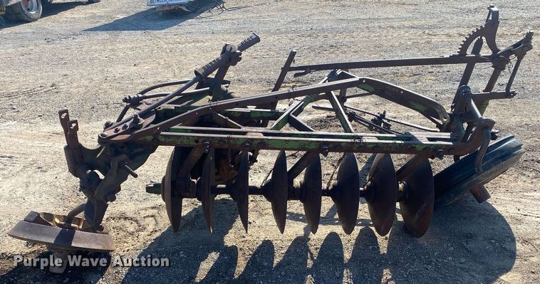 image for item KV9590 John Deere  one-way disk