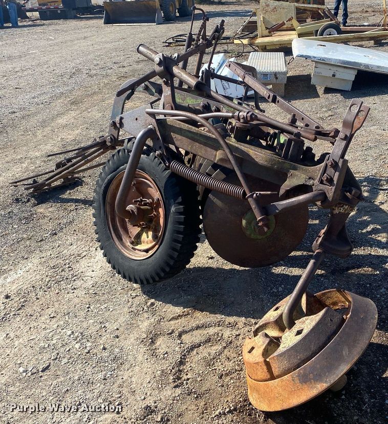 image for item KV9590 John Deere  one-way disk