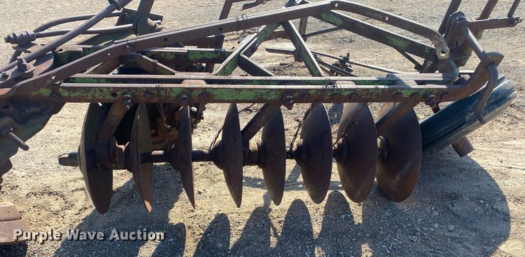 image for item KV9590 John Deere  one-way disk