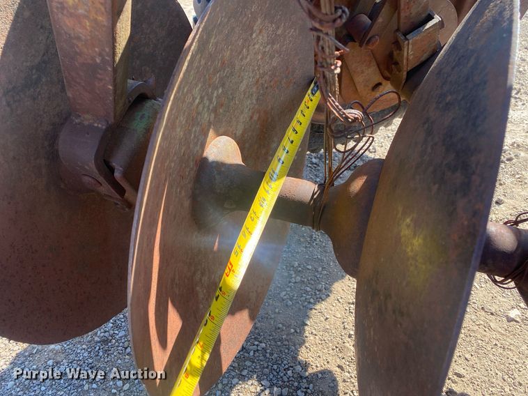 image for item KV9590 John Deere  one-way disk