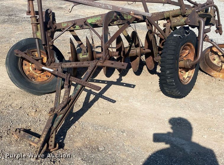 image for item KV9590 John Deere  one-way disk