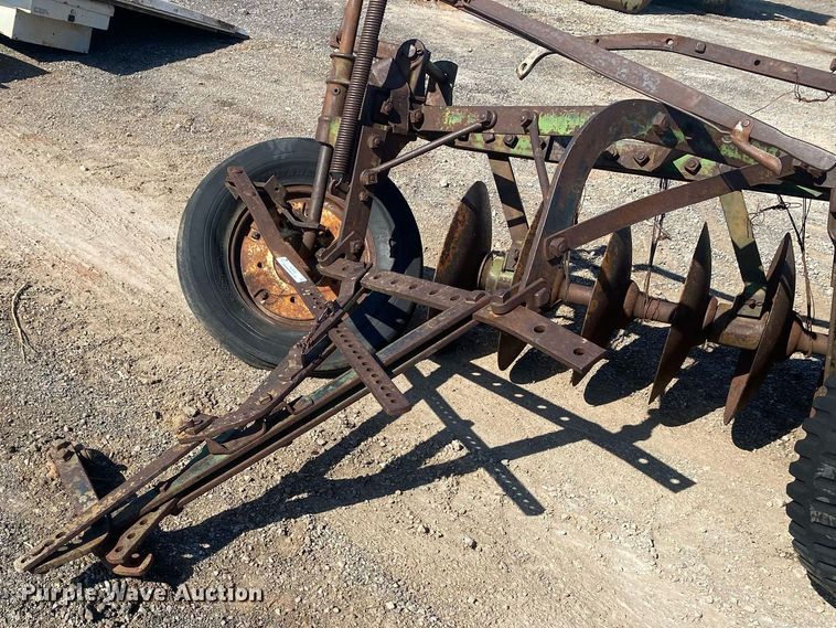 image for item KV9590 John Deere  one-way disk