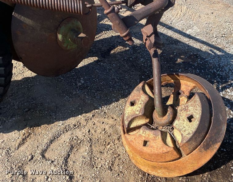 image for item KV9590 John Deere  one-way disk