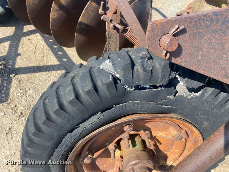 image for item KV9590 John Deere  one-way disk