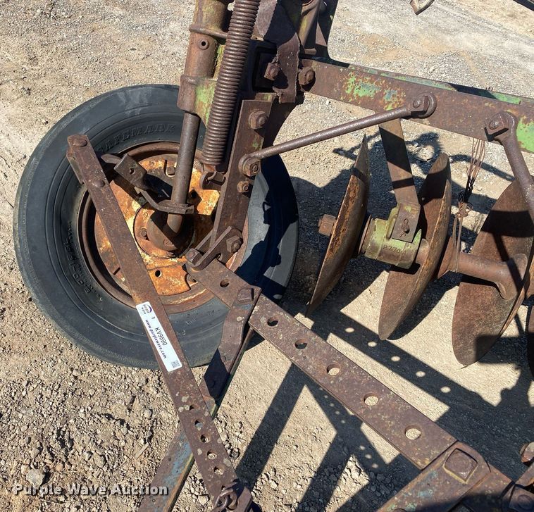 image for item KV9590 John Deere  one-way disk