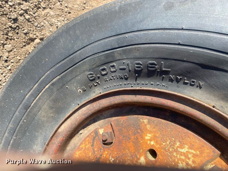 image for item KV9590 John Deere  one-way disk