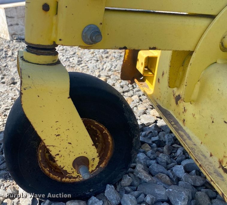 image for item KV9600 John Deere F525  lawn mower