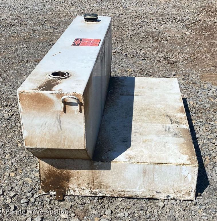 image for item KV9601 L-shaped fuel tank