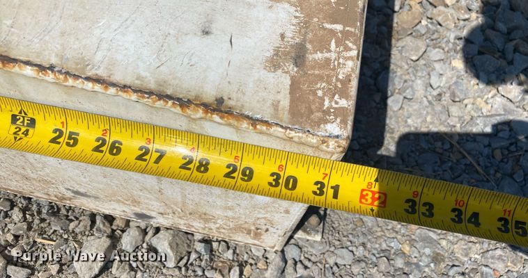 image for item KV9601 L-shaped fuel tank