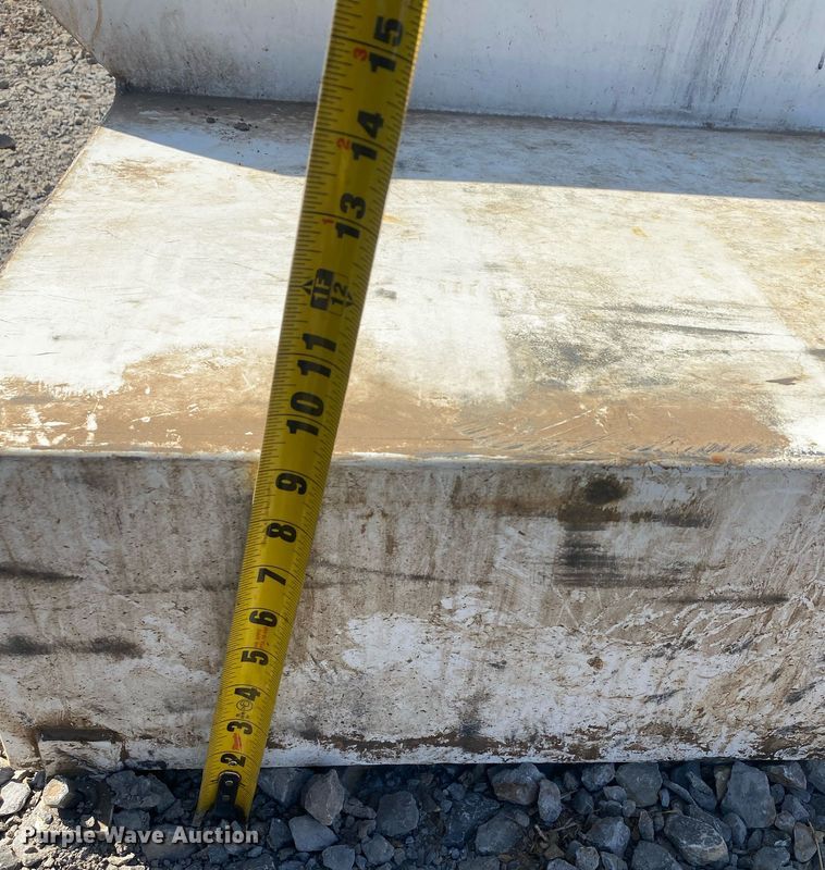 image for item KV9601 L-shaped fuel tank