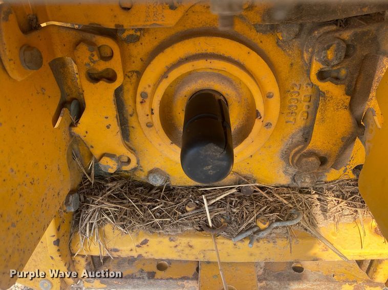 image for item KV9612 1990 John Deere 2755  MFWD tractor