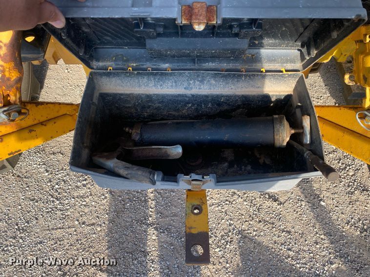 image for item KV9612 1990 John Deere 2755  MFWD tractor