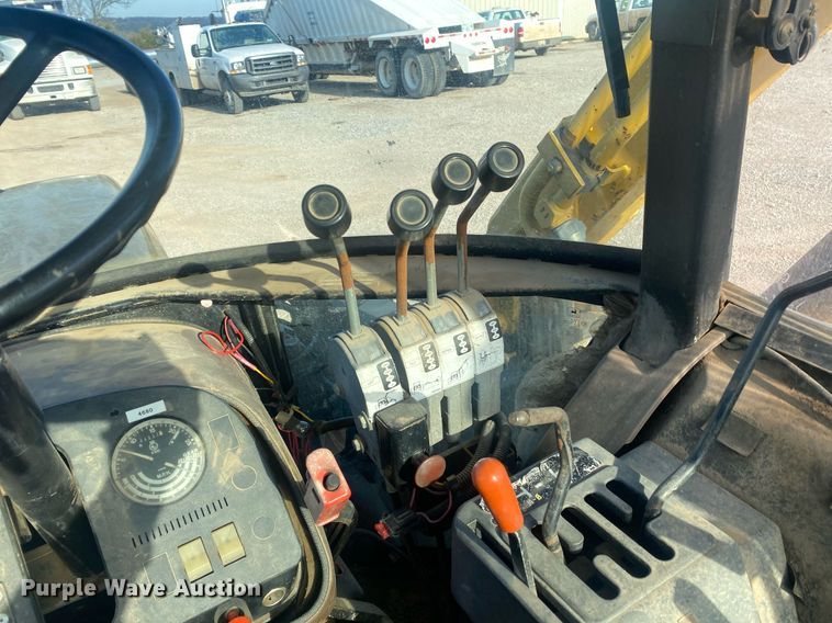 image for item KV9612 1990 John Deere 2755  MFWD tractor