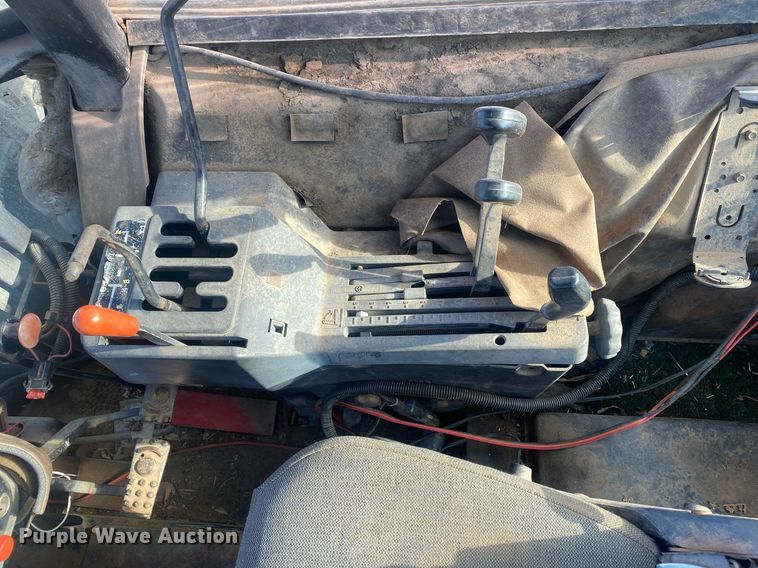 image for item KV9612 1990 John Deere 2755  MFWD tractor