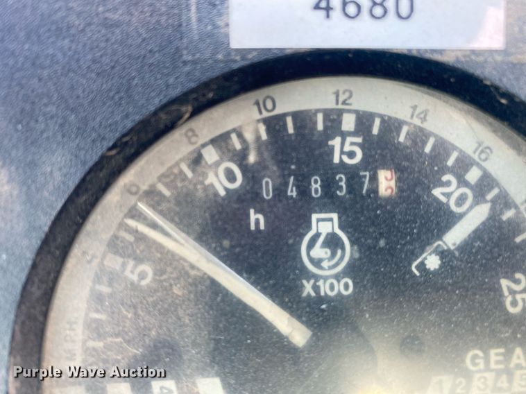 image for item KV9612 1990 John Deere 2755  MFWD tractor