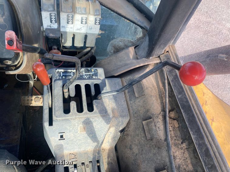 image for item KV9612 1990 John Deere 2755  MFWD tractor