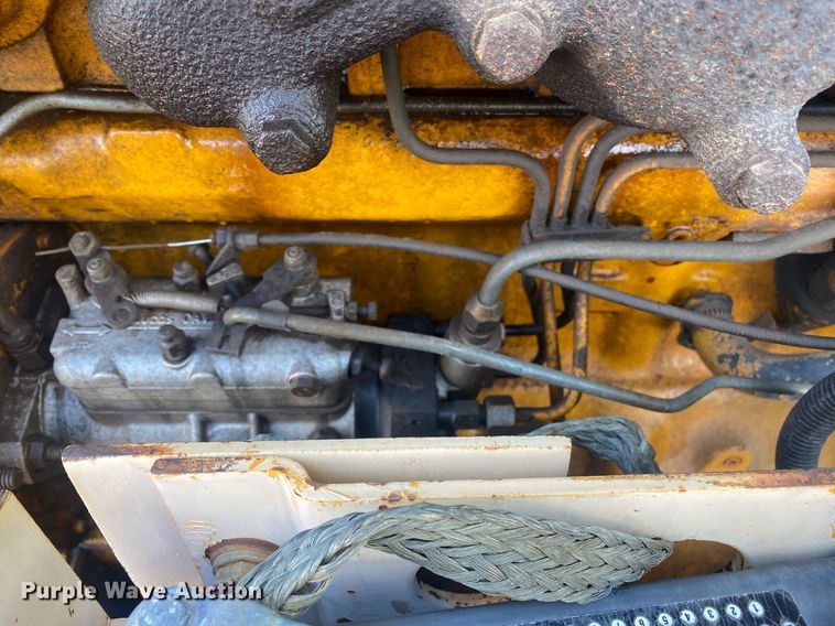 image for item KV9612 1990 John Deere 2755  MFWD tractor