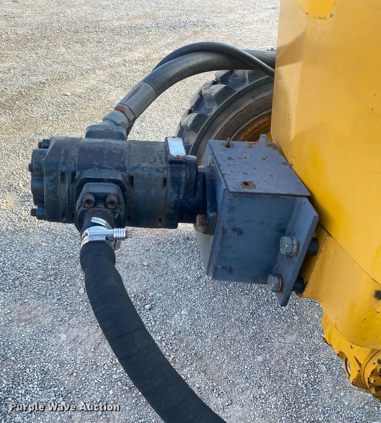 image for item KV9612 1990 John Deere 2755  MFWD tractor