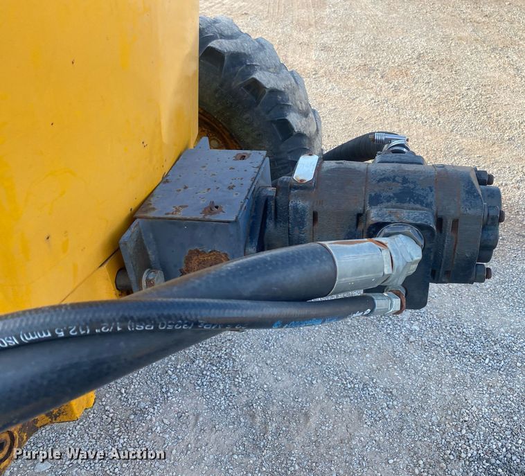 image for item KV9612 1990 John Deere 2755  MFWD tractor