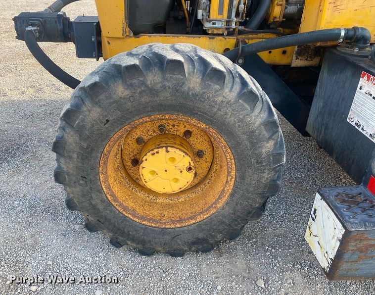 image for item KV9612 1990 John Deere 2755  MFWD tractor