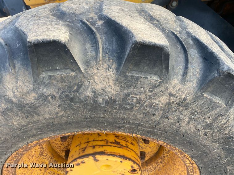 image for item KV9612 1990 John Deere 2755  MFWD tractor