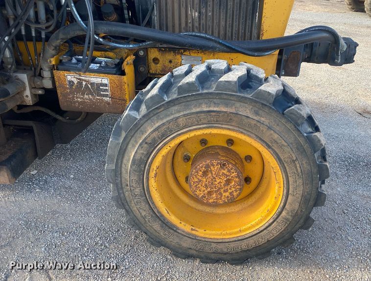 image for item KV9612 1990 John Deere 2755  MFWD tractor