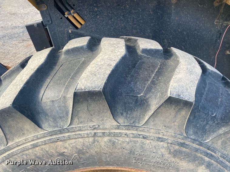 image for item KV9612 1990 John Deere 2755  MFWD tractor