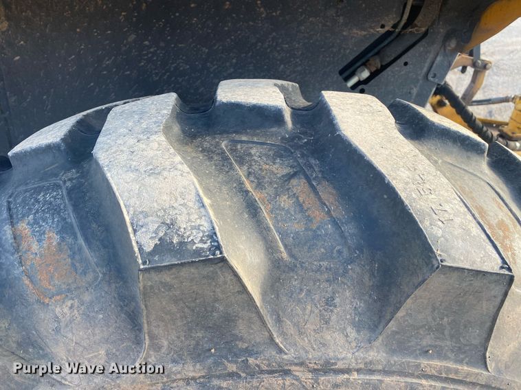 image for item KV9612 1990 John Deere 2755  MFWD tractor