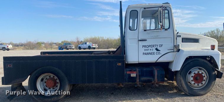 image for item KV9613 1986 Mack CS200P  flatbed truck