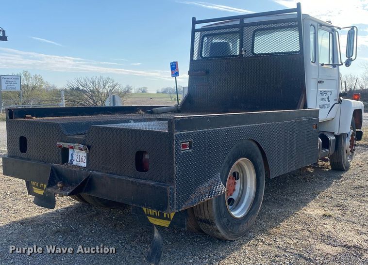 image for item KV9613 1986 Mack CS200P  flatbed truck