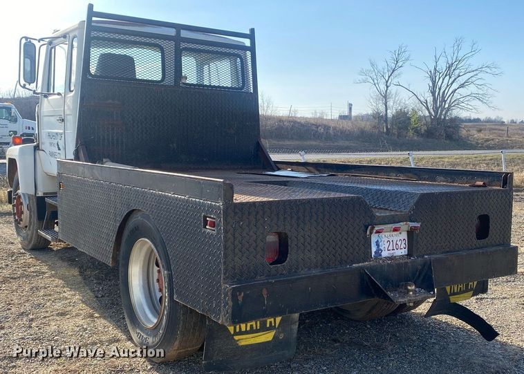 image for item KV9613 1986 Mack CS200P  flatbed truck