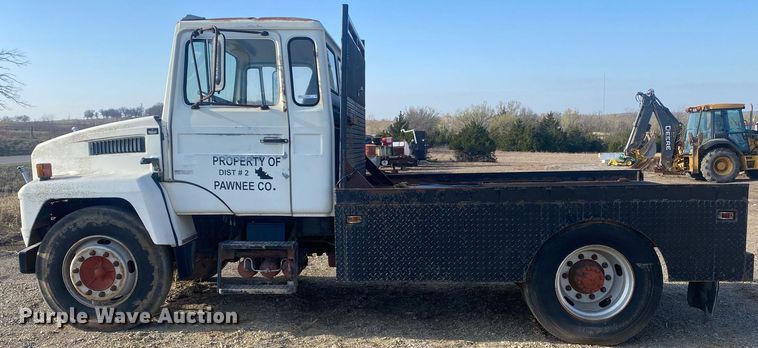 image for item KV9613 1986 Mack CS200P  flatbed truck