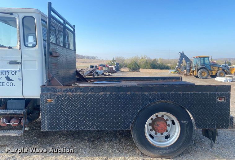 image for item KV9613 1986 Mack CS200P  flatbed truck