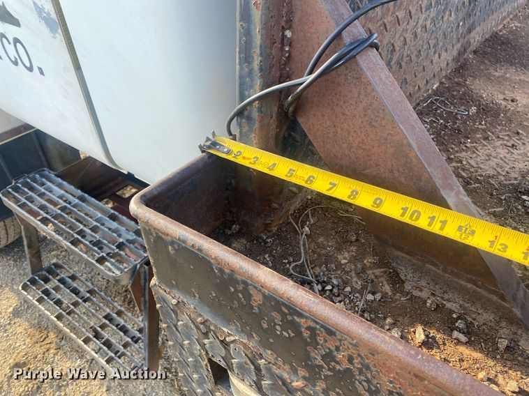 image for item KV9613 1986 Mack CS200P  flatbed truck