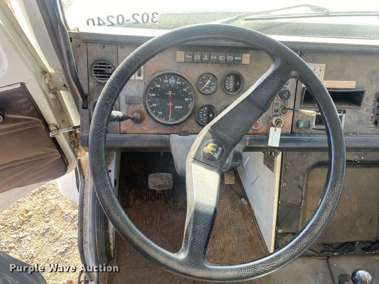 image for item KV9613 1986 Mack CS200P  flatbed truck