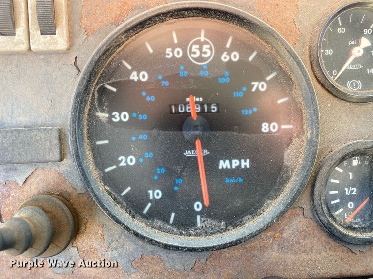 image for item KV9613 1986 Mack CS200P  flatbed truck