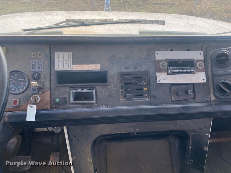 image for item KV9613 1986 Mack CS200P  flatbed truck