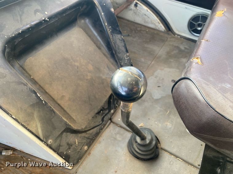 image for item KV9613 1986 Mack CS200P  flatbed truck