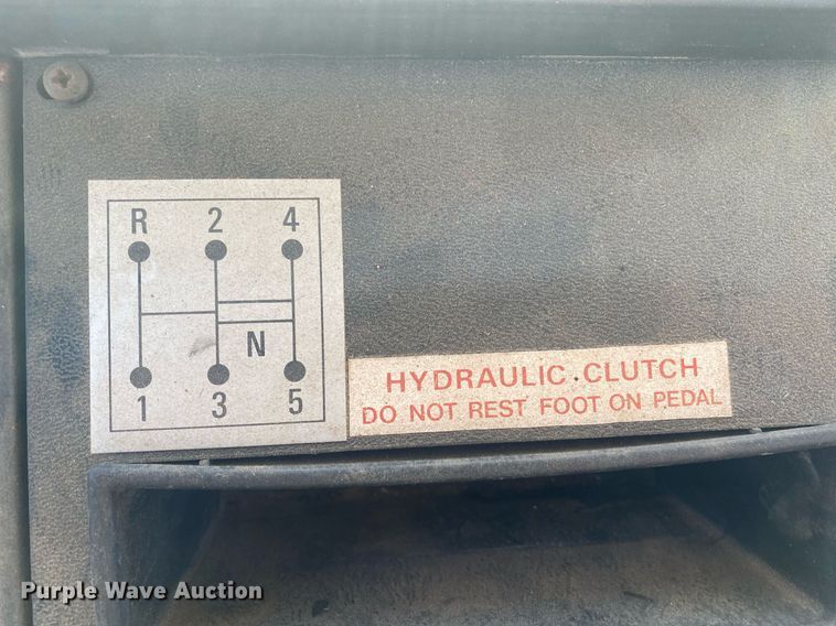 image for item KV9613 1986 Mack CS200P  flatbed truck