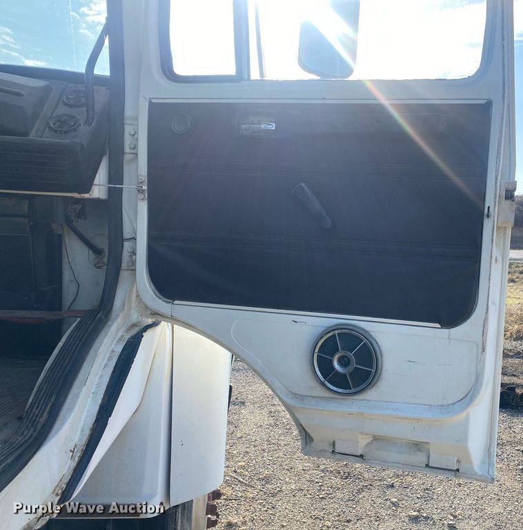 image for item KV9613 1986 Mack CS200P  flatbed truck