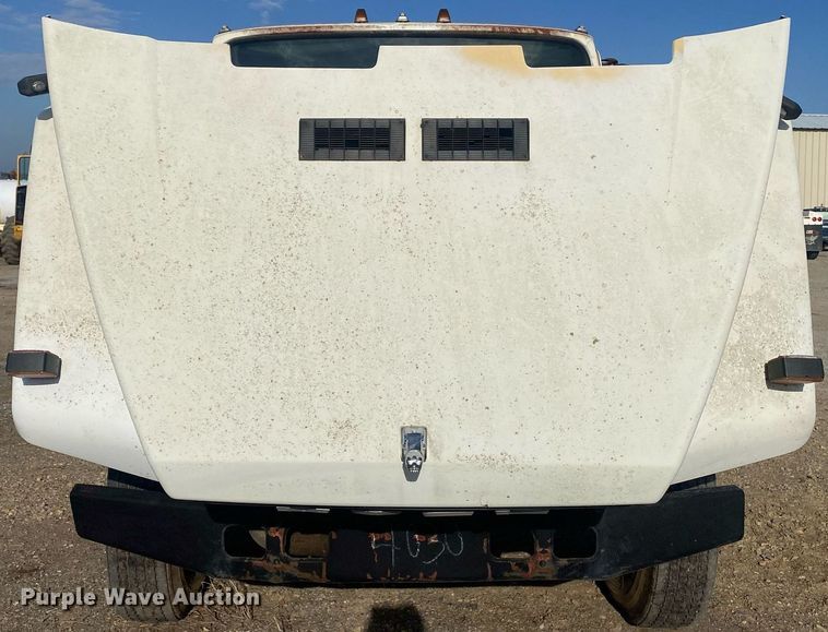 image for item KV9613 1986 Mack CS200P  flatbed truck