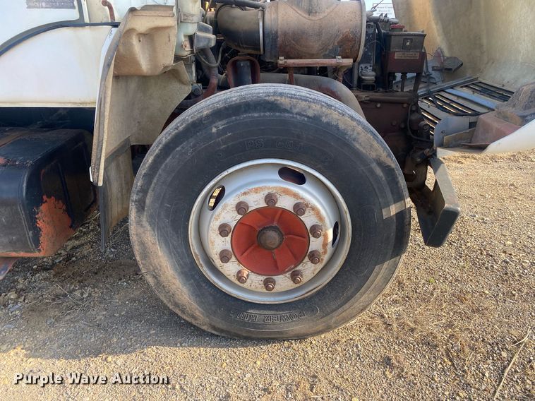 image for item KV9613 1986 Mack CS200P  flatbed truck