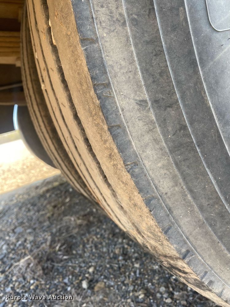 image for item KV9613 1986 Mack CS200P  flatbed truck