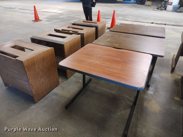 image for item LG9741 (7) desks