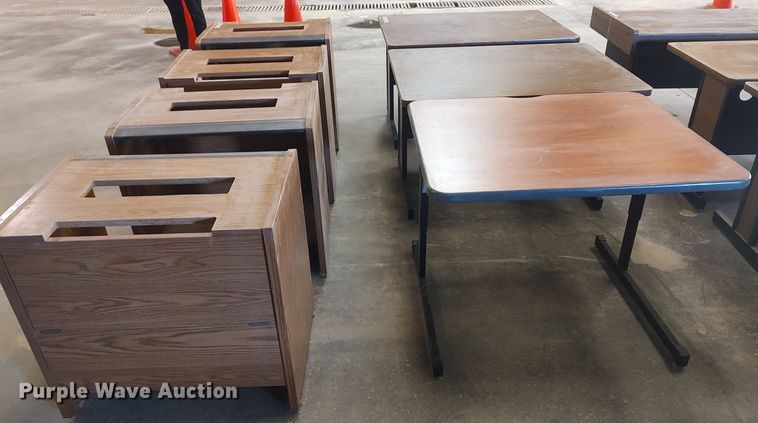 image for item LG9741 (7) desks