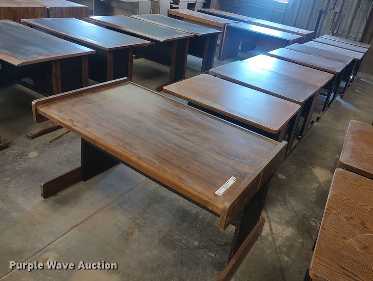 image for item LG9742 (9) desks