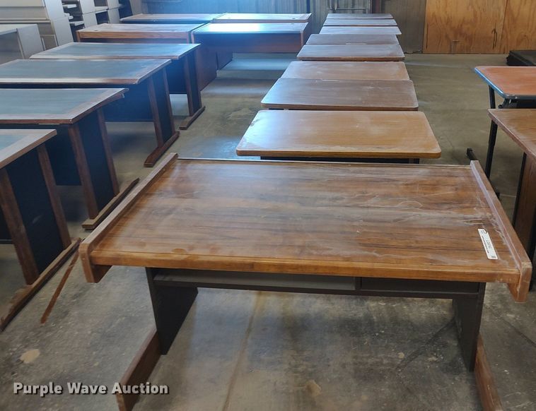 image for item LG9742 (9) desks