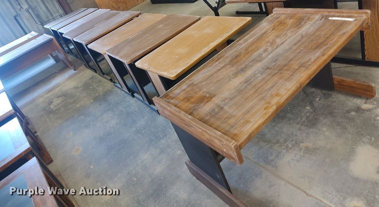 image for item LG9742 (9) desks