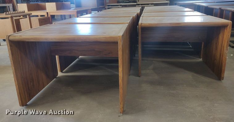 image for item LG9745 (11) desks