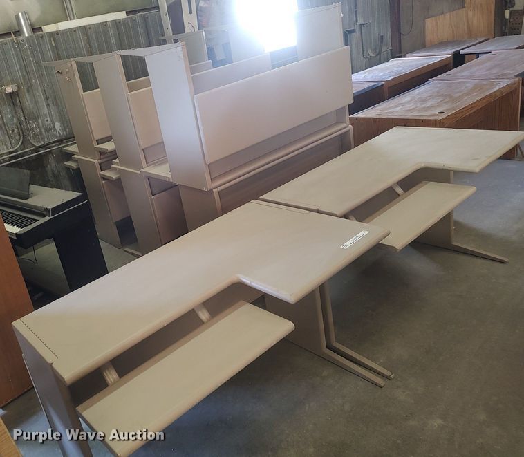 image for item LG9746 (8) desks